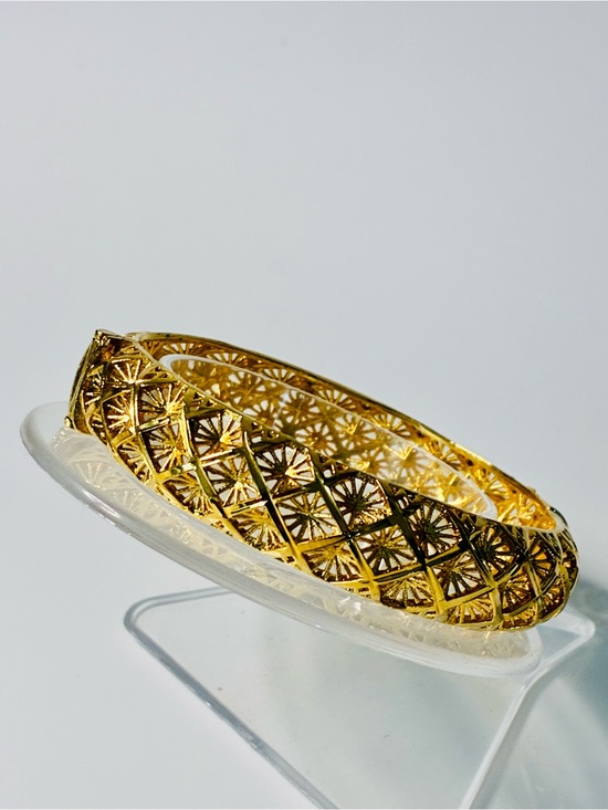 Jewelry - Stackable Gold Filigree Openwork Bangle Bracelet - Elegant Women's Jewelry